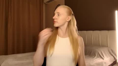 ElizabethLizy online show from May 26, 5:34 pm
