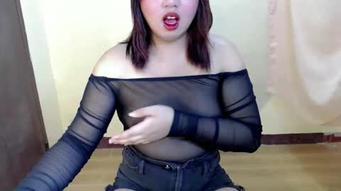 maxie online show from April 12, 1:47 pm