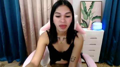 ursweet_zeviixx online show from February 7, 1:04 am