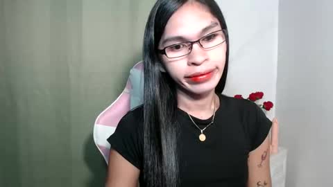 ursweet_zeviixx online show from October 3, 12:10 pm