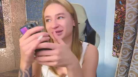 Leila online show from September 20, 4:16 pm