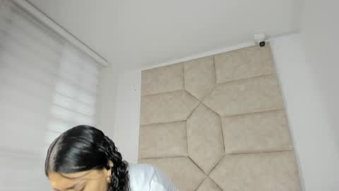 V A I O L E T T  S M I T H online show from September 17, 11:08 am