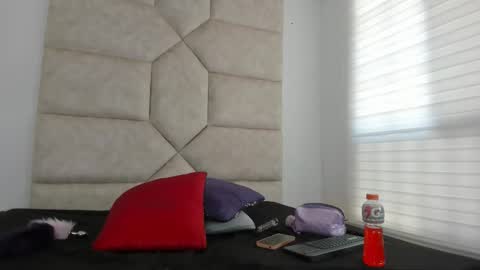 V A I O L E T T  S M I T H online show from September 28, 3:50 pm