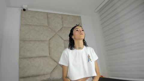 V A I O L E T T  S M I T H online show from September 20, 10:02 am