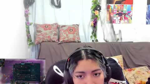 Vaiolet1314 online show from March 13, 2:57 am