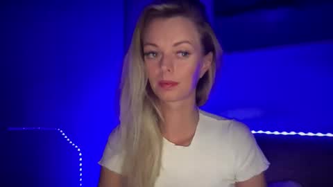 Valerie  online show from September 14, 8:40 pm