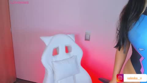 your loveee  online show from October 6, 5:02 am