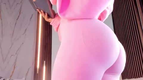 Vallolet Peach  online show from November 30, 11:58 am