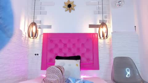 Vallolet Peach  online show from February 19, 11:28 am