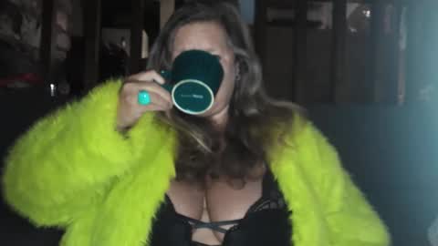 vampwoman online show from March 10, 9:45 am