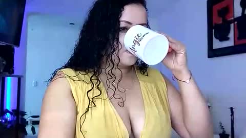 vanessa and samantha online show from April 5, 8:19 pm