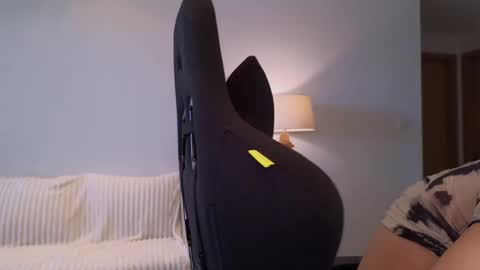 vanessa online show from December 3, 1:17 am