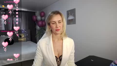 Vanessa  online show from March 11, 7:03 am