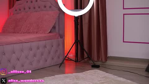 Vanessa Simon online show from November 13, 10:14 am