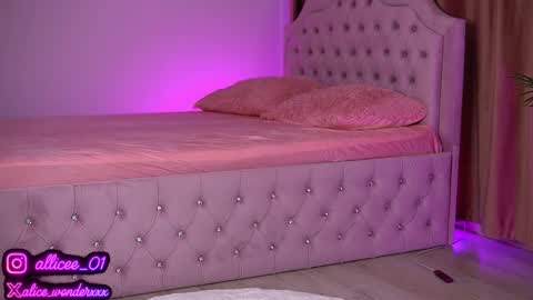 Vanessa Simon online show from September 22, 8:46 am