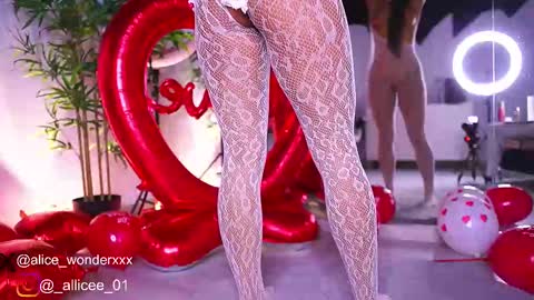 Vanessa Simon online show from February 14, 6:34 am