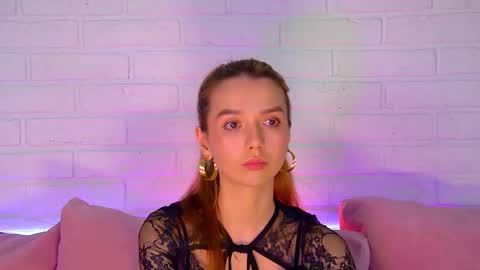 VanessaVienne online show from February 26, 4:33 am