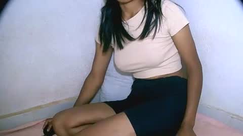 vanih27 online show from March 6, 7:20 pm