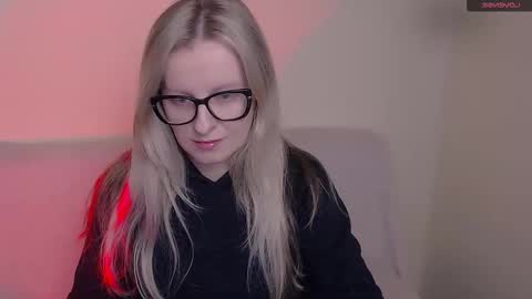 Mia online show from November 25, 8:16 am