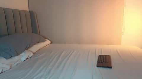 Elizabeth online show from March 3, 1:11 am