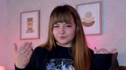 Vee Simons online show from October 7, 7:51 pm