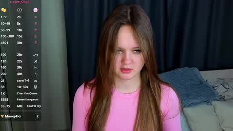 veliapascanik online show from April 12, 1:52 am