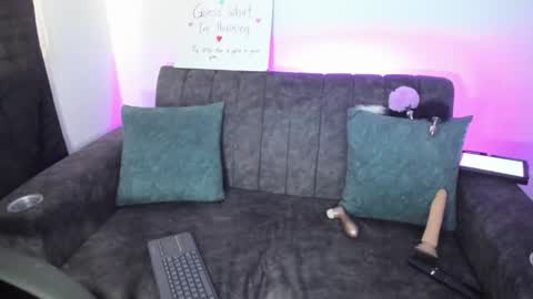 velmoon online show from February 12, 6:31 pm