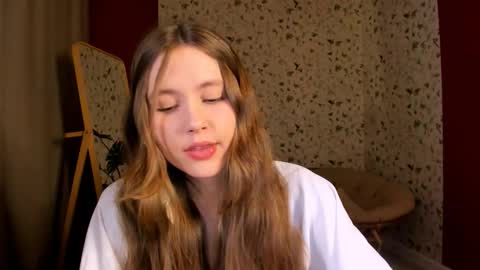 velvet_cherry online show from December 18, 8:24 pm