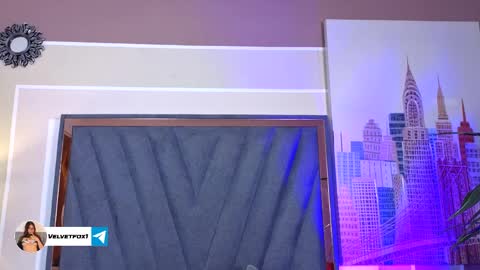 velvetfox_ online show from April 3, 8:18 pm