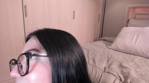 venus_reid online show from June 5, 6:52 am