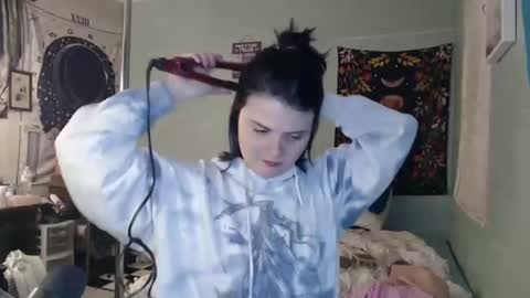 Miss Venus online show from January 12, 8:30 am