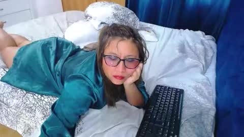 venushot1xx online show from February 9, 11:45 am