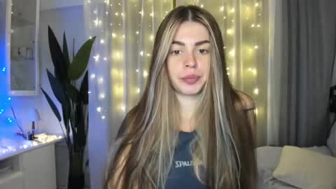 Lolitalolz online show from December 28, 5:25 pm