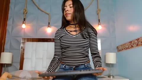 Veronica Robles online show from January 4, 4:54 pm