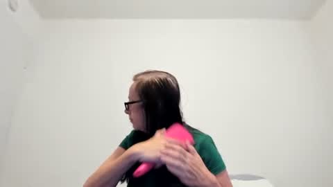 verysassypeachgoddess online show from March 18, 12:43 pm