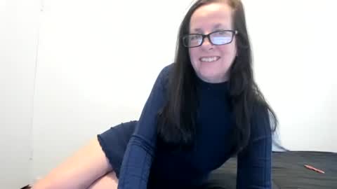 verysassypeachgoddess online show from March 11, 1:36 pm