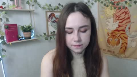 veryveryvery_shy online show from April 9, 5:43 am