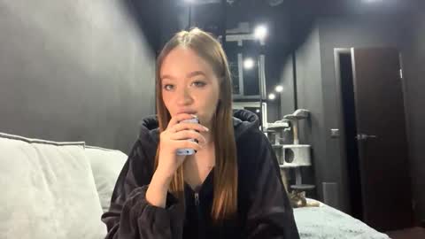 Esta online show from October 22, 4:56 pm