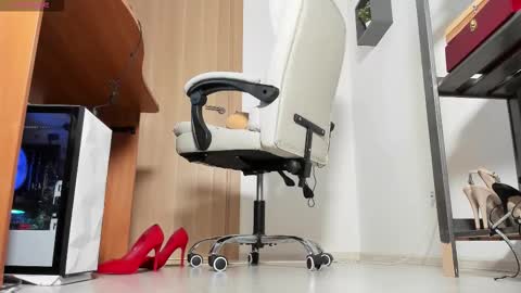 VIKA online show from October 9, 6:45 pm