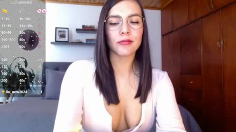 VICTORIA MARTELO online show from October 10, 5:07 pm