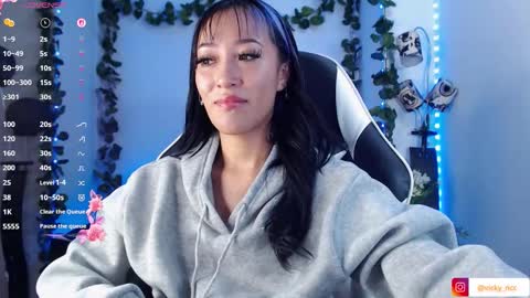 Victoria  online show from November 25, 7:04 pm