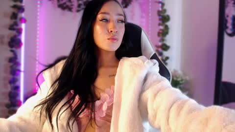Victoria  online show from May 8, 7:05 pm