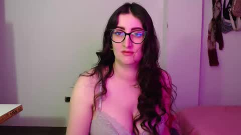 Victoria online show from April 14, 9:15 pm