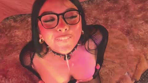 victoria_watsson online show from September 30, 12:44 pm