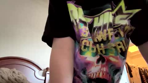 victoriathevillan online show from April 22, 1:02 am