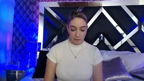 victtoria lee online show from November 11, 7:11 pm