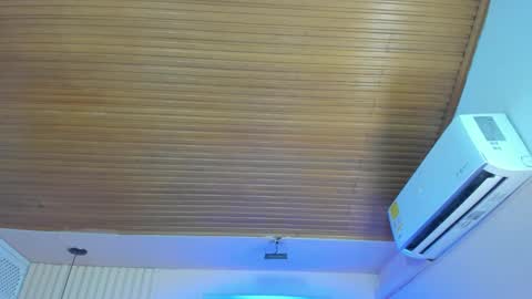 Viiolett online show from February 15, 7:35 pm