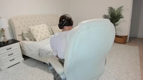 Ukrainian-woman online show from March 5, 3:30 pm