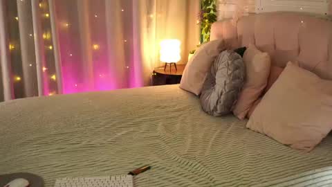  Vi  online show from March 28, 3:33 pm