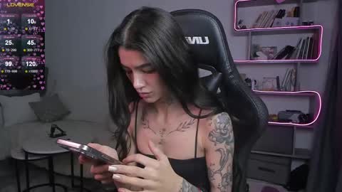 vinkitinkii online show from February 26, 7:12 am